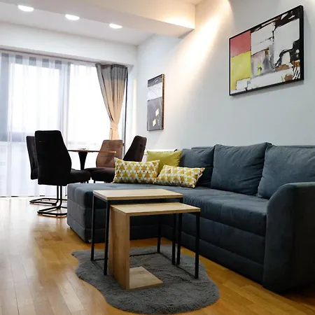 Luca's Urban Apartman *